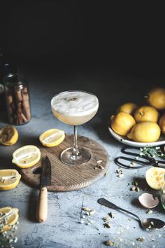 Spiced Vanilla Bean Gin Sour - The Kitchen McCabe Gin Sour, Summer Lemonade, Vanilla Spice, Cocktail Serving, Fresh Lemon Juice, Beautiful Food, Simple Syrup, Easy Cooking, Vanilla Bean