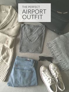 the comfiest outfit to travel in. Travel Outfit Summer Airport, Travel Outfit Spring, Fashion Airport, Video Makeup, Mode Tips, Flats Shoes Comfortable, Pullover Outfit, Comfy Jeans