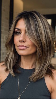 The “Bubble Bob” Cut Is Trending – Here Are 25 Amazing Ideas For You Cute Mom Haircuts, Mom Haircuts, Long Face Haircuts, Haircuts For Medium Length Hair, Kadeřnické Trendy, Brunette Hair With Highlights, Modern Haircuts, Birthday Hair, Edgy Short Hair