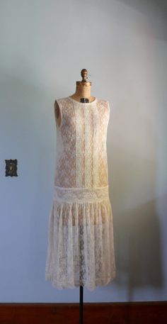 perfect for your casual outdoor wedding, or for your 1920s party. get the look without the fragility of a real 20s dress.  bust: 36 waist: open hips: 34 inches  fabric: synthetic lace condition: good. one very small stain, just ask for a photo. 1920s Dresses Casual, Summer Wedding Flapper Dress, Summer Gatsby Style Flapper Dress For Wedding, Summer Wedding Gatsby Style Flapper Dress, Elegant Summer Flapper Dress For Vintage Events, White Fitted Flapper Dress For Spring, Vintage Summer Flapper Dress For Wedding, Sleeveless Summer Flapper Dress For Vintage Events, Summer Sleeveless Flapper Dress For Vintage Events