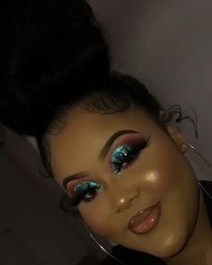 Gender Reveal Makeup Ideas Black Women, Gender Reveal Makeup Ideas, Gender Reveal Makeup, Makeup Ideas Black Women, Makeup Ideas Black, Glittery Eye Makeup, Maquillage Yeux Cut Crease, Makeup Colorful, Glitter Makeup Looks