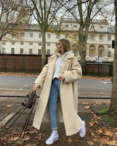 European Going Out Outfit Winter, Freya Killin, Adrette Outfits, Mode Ulzzang, Europe Outfits, Beige Coat