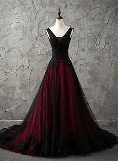 Bezauberndes ärmelloses schwarzes und rotes Partykleid mit Spitzenapplikationen und Perlen. Ballkleid mit tiefem Rückenausschnitt Low Back Prom Dress, Black And Red Wedding, Black Wedding Dress Gothic, Dress Low Back, Beaded Party Dress, Floral Dress Formal, Tulle Evening Dress, Lace Party Dresses, Long Sleeve Dress Formal