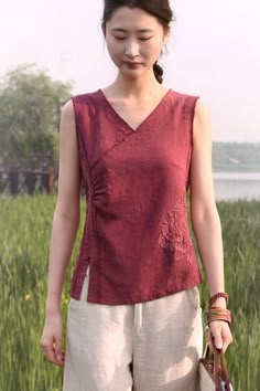 Linen Women Tops, Cotton Top Ideas For Women, Sleeveless Top Design, Cotton Summer Dresses For Women Casual, Cotton Tops Designs Casual, Sleeveless Linen Tops For Summer, Elegant Sleeveless Linen Top, Khadi Cotton Short Tops, Sleeveless Tops For Women