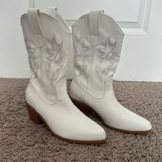 Size 36 Short/Calf Height Cowgirl Boots- Never Worn! Perfect For The Summer Season Feel Free To Ask Any Questions! Cowgirl Costumes For Women, Cowgirl Costume For Women, Cowgirl Boots White, Girls Cowgirl Boots, White Cowgirl Boots, Duo Costumes, Fall Flannel, Cowgirl Costume, Trendy Halloween Costumes