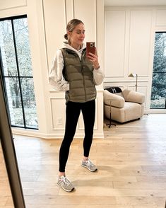 Grey Sneakers Outfit, Green Vest Outfit, Puffy Vest Outfit, Gilet Outfit, Green Puffer Vest, Vest Outfits For Women, Safari Outfit, Athleisure Outfit