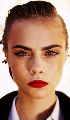 1950's Makeup, 1950s Glam, Glam Ideas, Eyebrow Growth, Bold Brows, Model Reference, Natural Brows, Natural Eyebrows