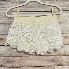 Nwot Rewind Ruffle Crochet Shorts Fully Lined White/Cream Small Summer White Bottoms With Lace Patchwork, White Bottoms With Lace Patchwork For Summer, White Bohemian Shorts With Crochet Trim, White Bohemian Bottoms With Crochet Trim, White Crochet Trim Shorts For Beach, White Crochet Lace Bottoms For Vacation, White Cotton Shorts With Crochet Trim, White Crochet Bottoms For Vacation, White Crochet Trim Vacation Bottoms