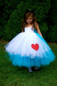 Alice in Wonderland Alice In Wonderland Costume, Wonderland Costumes, Chur, Tutu Costumes, Alice In Wonderland Party, Cute Costumes, Wonderland Party, Flower Girls, Costume Halloween