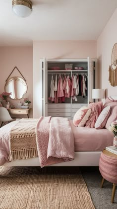 modern pink boho bedroom idea Light Pink Teenage Girl Bedroom, Beige Girls Bedroom, Pink Teenage Room, Khloe Bedroom, Pink Teenage Girl Bedroom, Beige And Pink Bedroom, Teenage Girl Bedrooms Boho, Pink And Gold Girls Bedroom, Teenager Bedroom Girl