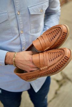 Types Of Shoes Men, Boho Men Style, Mens Fashion Casual Shoes, Kicks Shoes, Black Men Fashion Swag, Woven Shoes, Pattern Shoes