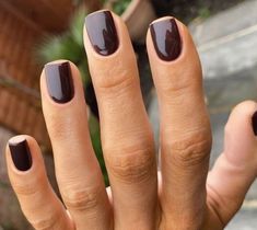 Dark Nails Wedding, Dark Brown Shellac Nails, Nails Brown Dark, Shellac Short Nails Fall, Short Gel Nails Autumn 2023, Short Nails Shellac Fall, Gel Mani Short Nails Dark Color, Dark Brown Nails On Brown Skin, Short Fall Nails 2022 Brown