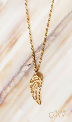 18 carat yellow gold vermeil necklace with an angel wing charm made from a faceted textured wire. Jewellery Wardrobe, Mini Angel, Real Jewelry, Angel Wings