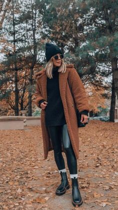 Winter Montana Outfits, Layered Shacket Outfit, Nyc Style Outfits Cold Weather, Current Winter Fashion Trends, Gatlinburg Tennessee Winter Outfits, 57 Degree Weather Outfit Fall, Wisconsin Winter Outfits, Cold Weather Outfits Midsize, Tennessee Winter Outfits