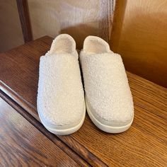 New Toms Faux Fur Slippers Are White Never Worn Comfy Synthetic Slippers For Spring, Casual Soft Synthetic Slippers, Comfy Round Toe Slippers For Spring, Casual Synthetic Slippers For Fall, Casual Cream Flat Slippers, Faux Fur Slippers, Fur Slippers, Womens Toms, Toms Shoes