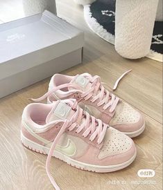 First Day Of Spring Outfit, Pastel Nikes, Pink Aesthetic Shoes, Cute Dunks, Nike Pink Shoes, Cool Womens Sneakers, Sneakers Cute