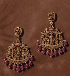 Gold Temple Jewellery Earrings, Muhurtham Jewellery, Emerald Design, Temple Jewellery Jhumkas, Big Earrings Gold, Latest Earrings Design, Cell Organelles, Temple Jewellery Earrings, Wedding Jewelry Sets Bridal Jewellery