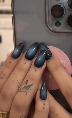 Nails Inspiration Grunge, Original Nails Designs, Mail Inspo 2022, Edgy Nails Grunge, Subversive Nails, Grunge Nail Designs, Rock Nails Grunge, Nail Inspo Grunge, Grunge Nail Inspo