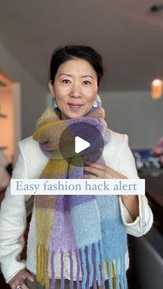 Bulky Scarf, Style Hacks, Woolen Scarves, Big Scarf, Easy Fashion, Chunky Scarf, Ways To Wear A Scarf, Scarf Outfit