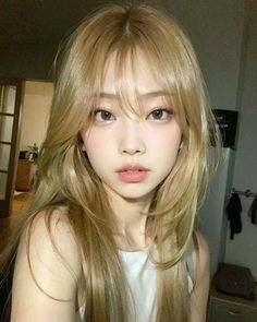 Oval Face Shape Aesthetic, Haircut Ideas For Heart Shaped Faces, Korean Oval Face, Korean Haircut For Heart Shaped Face, Korean Face Shape, V Triangle Face Shape, Japanese Hair Color Ideas, Heart Face Hairstyles, Bangs For Oval Face Shape