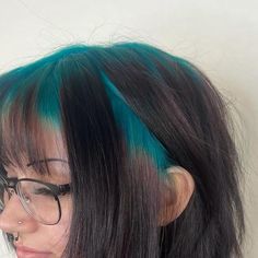 Teal Shadow Root, Teal Roots Hair, Blue Ghost Roots Black Hair, Roots Colored Hair, Blue Ghost Roots, Dyed Roots On Black Hair, Short Hair Dye Ideas, Dyed Roots, Ghost Roots Hair