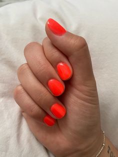 Orangy Pink Nails, August Nails Ideas Simple, Dip On Natural Nails, Orange Dip, Cute Nail Polish, August Nails, Summer Toe Nails, July Nails, Hair Skin Nails