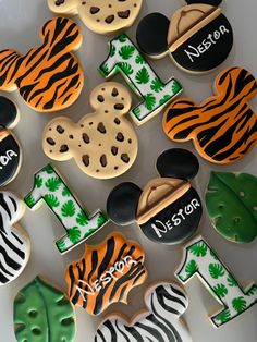 Instagram @vickyscakedesign Mickey Mouse Safari Theme Birthday Party, Disney Wild One Birthday, Mickey Safari Cake, Mickey Mouse Safari 1st Birthday, Safari Mickey Birthday Party, Mickey Mouse Safari Cake