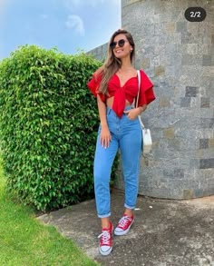 Converse One Star Outfit, Red Aesthetic Outfits, Outfits Rojos, Red Blouse Outfit, Outfits To Wear With Converse, Red Jeans Outfit, Blouse Outfit Casual