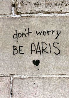 graffiti on the side of a brick wall that says don't worry be paris