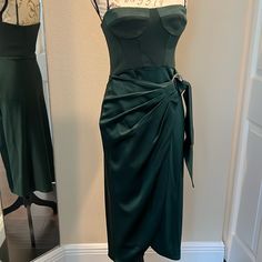 Excellent Condition This Dress Is Perfect For The Holidays Dresses Beautiful, Jonathan Simkhai, One Color, Green Dress, Size 4, Midi Dress, Holidays, Womens Dresses, Green