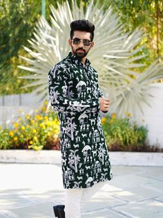 Indian Man's Kurta Pajama Traditional Wedding Wear Beautiful Silk Kurta Outfit Lucknowi Kurta For Men Wedding, Lucknowi Kurta For Men, Traditional Kurta For Men, Kurta For Men Wedding, Men Wedding Outfit, Kurta Outfit, Mehendi Function, Outfit Traditional, Lucknowi Kurta