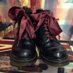 Doc Martens Outfit, Mode Shoes, Ribbon Laces, New Rock, Black Mamba, Doc Martens, Dr. Martens Boots, Ox, Dr. Martens