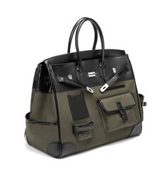 This Army Green Retro Birkin-inspired handmade canvas tote delivers high fashion and sophistication. Perfect for the modern traveller, the unisex design features a spacious cargo tote for your weekend getaways, while the classic yet trendy silhouette and signature handle add chic, street-style flair. Pack away your essentials in effortless style with this elegant and exclusive bag. Material : CanvasShape: horizontal squareColor : Army greenLining Material: PolyesterStyle: Weekender, Messenger ba Mens Birkin Bag, Luxury Bag Men, Trendy Travel Bags, Designer Purses And Handbags, Handbag Design, Bag Inspiration, Mens Bags Fashion, Handmade Canvas, Green Retro