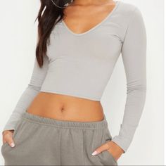 Super Cute Never Worn Gray Crop Top With Long Sleeves And Elastic Band. Falls Right Above The Bellybutton Basic V-neck Crop Top For Spring, Spring Basic V-neck Crop Top, Crop Top With Long Sleeves, Gray Crop Top, Top With Long Sleeves, Grey Crop Top, Elastic Band, Crop Top, Size 2