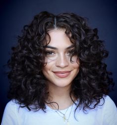 Natural Curly Hair Hairstyles, Layered Curly Haircuts, Mid Length Layered Haircuts, Shoulder Length Curly Hair, Layered Curls, Curly Hair Hairstyles, Layered Curly Hair, Natural Curly Hair