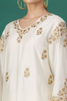 White kurta with placement floral embroidered motifs and side slits. Comes with straight pants and dupatta.
Component: 3
Pattern: Embroidered
Type Of Work: Thread and Sequin
Neckline: V neck
Sleeve Type: Three Quarter
Color: White
Other Details: 
Dupatta with embroidered scalloped border
Sleeves with scalloped hems
Side slits
Pants with sheer panel on hems
Occasion: Puja - Aza Fashions Floral Embroidered Palazzo Set With Straight Kurta For Diwali, Diwali Palazzo Set With Floral Embroidery And Straight Kurta, Bollywood Palazzo Set With Straight Kurta And Floral Embroidery, Bollywood Style Palazzo Set With Floral Embroidery, Festive Floral Embroidered Palazzo Set With Straight Kurta, Embroidered Fabric For Straight Kurta With Dabka Work, Straight Kurta With Floral Embroidery For Reception, Reception Straight Kurta With Floral Embroidery, Reception Floral Embroidered Palazzo Set With Straight Kurta