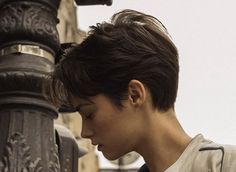 Short Haircut Outfit, Short Hair Longer On Top, Hair Inspiration Short Straight, Masc Girl Haircut, Korean Short Hair Pixie, Masc Haircuts For Women Straight Hair, Soft Masc Haircut, Masc Pixie Cut, Leaf Haircut