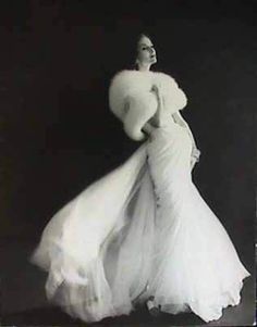 Dior 1950. See our entire collection of Stoles at http://www.whitestole.com Dior 1950, Look Retro, 50 Style, Retro Mode, Vintage Gowns, Vintage Couture, Vintage Glam, Vestidos Vintage, Moda Vintage