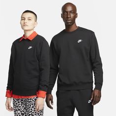 A closet staple, the Nike Sportswear Club Fleece Crew combines a classic embroidered logo on the left chest with the soft comfort of fleece for an elevated everyday look. Nike Sportswear Club Fleece, Nike Crewneck, Nike Long Sleeve, Mens Club, Black Crewneck, Nike Store, Mens Sportswear, Crew Sweatshirts, Casual Hoodie