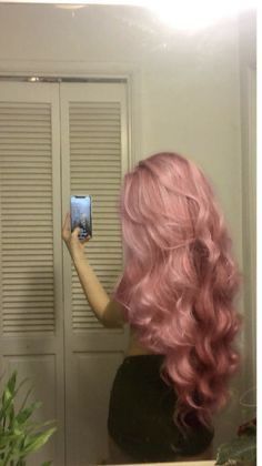 Light Pink Hair, Filmy Vintage, Sleek Bun, Hair Streaks, Dyed Hair Inspiration, Pretty Hair Color, Hair Stylies, Dye My Hair, Hair Dye Colors