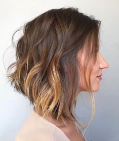 Collarbone Length Hair, Messy Wavy Hair, Haircuts 2020, Shoulder Haircut, Womens Haircuts Medium, Medium Curly Hair Styles, Medium Short Hair, Midlength Haircuts, Cute Hairstyles For Medium Hair