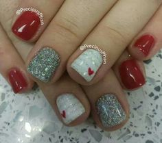 Valentine's Day nail art - red, white, glitter nail polish. Nail Easter, Manicure Shellac, Silver Glitter Nails, Acrylic Pink, Chop Recipes, Valentine Nail Art, Nail Designs Valentines, Shellac Nails, Recipes Crockpot