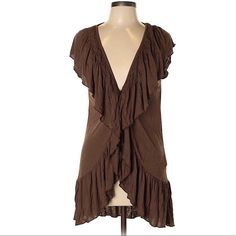 Excellent Condition Like New Never Worn It U Can Wear Long Sleeve Or T-Shirt Blouse Or Any Top With Jeans. Size Medium/ Brand Venus Brown V-neck Summer Top, Summer Brown V-neck Top, Brown Summer Blouse For Layering, Brown Ruffled Top With Short Sleeves, Top With Jeans, U Can, Vest Top, Jeans Size, Shirt Blouses