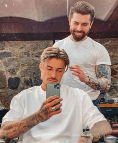 Middle Haircut, Johnny Edlind, Brown Hair Men, Mens Hairstyles With Beard, Gents Hair Style, Mens Hairstyles Medium