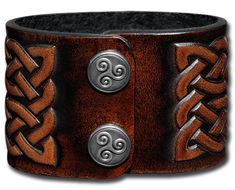 Width: 48mm (1.9inch) Thickness: approx 2,5-3mm (6-7oz) Material: veg-tanned full grain leather (cowhide) Color: brown-antique Design: Triskel with Celtic Dragon Heads (4) / Embossed Fastening: 2 Snap Fasteners, Material: brass (nickel free), Finish: nickel-antique, Design: Triskel Sizes: M to 4XL Embossed and antique dyed strong leather bracelet made of vegetable tanned full grain leather with two snap fasteners. The bracelet has a width of 48mm (1.9inch) and a thickness of approximate 2,5-3mm Celtic Dragon, Celtic Knotwork, Tangle Patterns, Celtic Art, Celtic Cross, Snap Fasteners, Antique Design, Zentangle Patterns, Celtic Knot