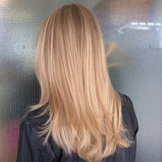 Strawberry Hair Blonde Highlights, Platinum Strawberry Blonde Hair, Honey Strawberry Blonde Hair Short, Long Hair With Balayage, Blonde Hair With Strawberry Highlights, Light Strawberry Blonde Hair Balayage, Expensive Blonde