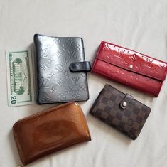 Louis Vuitton Lv, Vernis Sarah Wallet, Vernis Zippy Compact Wallet, Damier Eben Wallet 100%Authentic Condition: Pre-Owned Interior: Normal Signs Of Used Overall Fair-Good Exterior: Normal Wear Overall Good Vernis Red Sarah Has Small Defect Snap Dont Work, Overall Lots Are In Fairly Decent Condition. (Please Note Virnes Agenda Mm Is Not Included) Price For All Lot Of 3 Items Price Is Firm Guys! Huge Deal Already. Made In France Everything Has Datecode Sku# Lv 7000 Thanks For Looking! I Wish You A Great Day. Compact Wallet, Made In France, Bag Lady, Bundles, Louis Vuitton, Exterior, Wallet, France, Signs