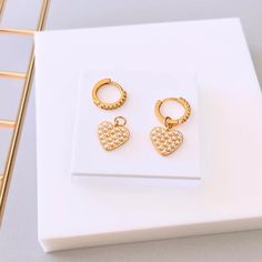 Heart Charm Huggie Hoop Earrings for Women, Sterling Silver Helix Cz Hoops, Gold Plated Pearl Hoops, Cartilage Ring, Dainty Drop Earring - Etsy Spain Trendy Cubic Zirconia Huggie Earrings As Gift, Feminine Earrings, Cartilage Ring, Hoops Gold, Ring Dainty, Huggie Hoop Earrings, Drop Earring, Beautiful Heart, Helix