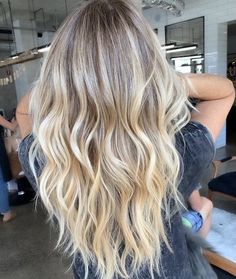 Balyage Long Hair, Blonde Hair Makeup, Balayage Blond, Dyed Blonde Hair, Blonde Hair Inspiration, Blonde Hair Looks, Winter Hair Color, Penteado Cabelo Curto