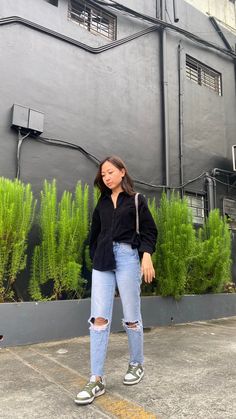 Outfit Ideas Nike Shoes, Business Casual Outfits With Jordans, Dunk Low Work Outfit, Nike Jeans Outfit, Jeans Dunks Outfit, Nike Dunks Outfit Woman Fashion Styles, Nike Dunk Low Fits, Classy Dunk Outfit